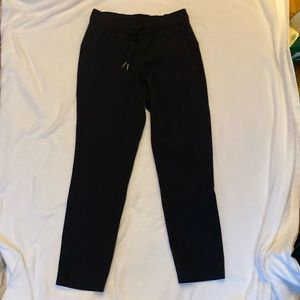 Lululemon on the fly black women’s pants size 4